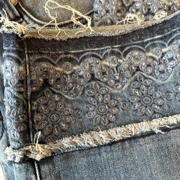 🌟Liverpool🌟 Sadie eyelet cuff crop jeans🌟 - Picture 10 of 12